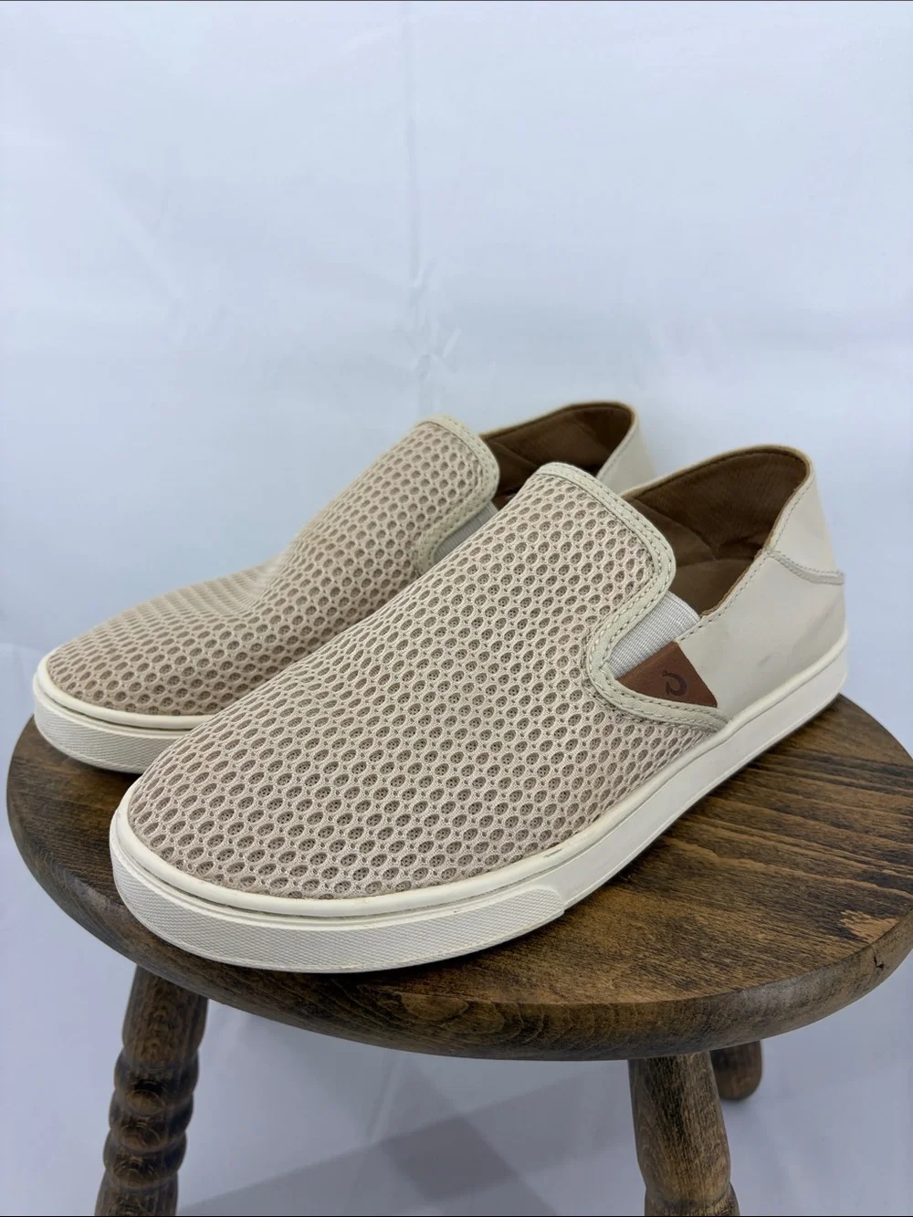 OluKai Womens Pehuea Slip-on Textured Top Slip-on Sneakers in Tapa Beige, sz 9
